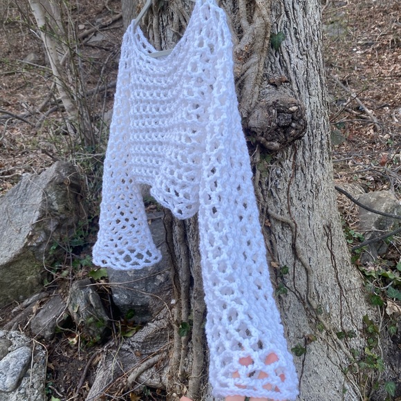 Crocheted white mesh top with long sleeves - Picture 5 of 6